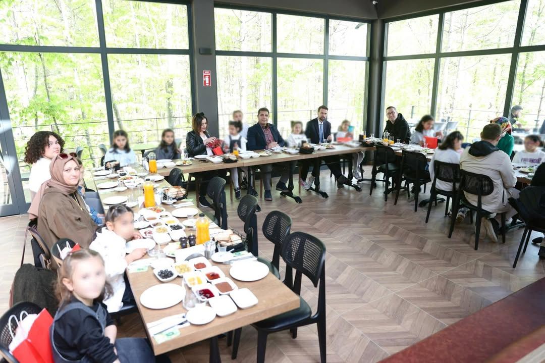 VALİ ASLAN, SEVGİ EVLERİ ÇOCUKLARIYLA KORUGÖL'DE KAHVALTIDA BULUŞTU