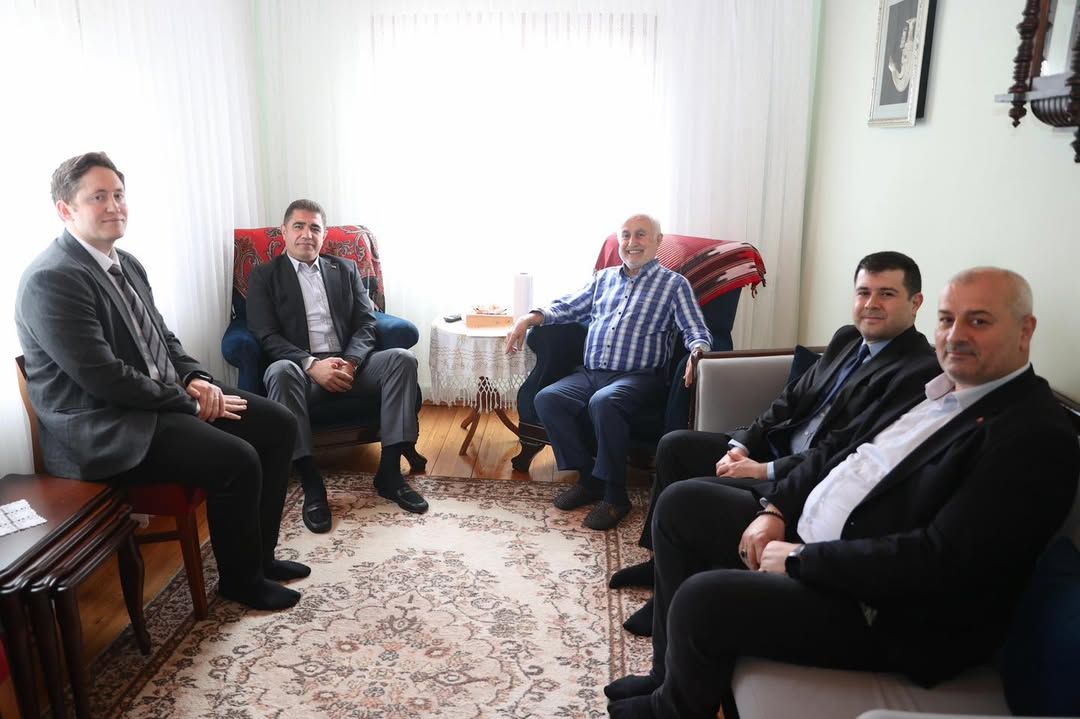 VALİ SELÇUK ASLAN'DAN EMEKLİ VALİ DURSUN ALİ ŞAHİN'E ZİYARET