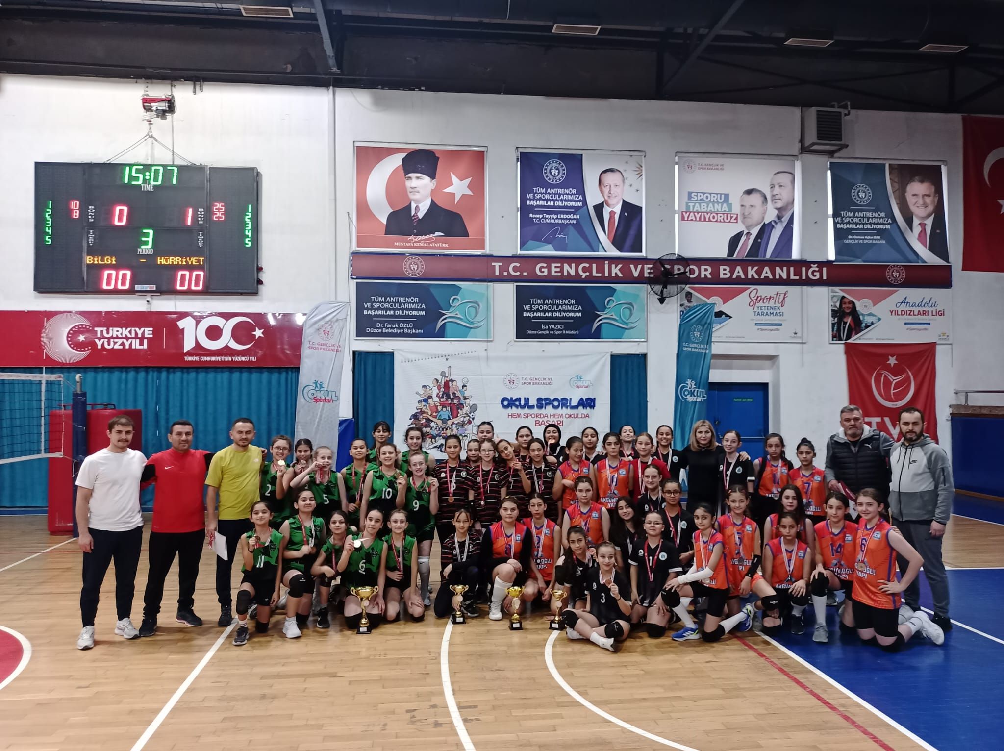 VOLEYBOL KÜÇÜKLER MÜSABAKALARI SONA ERDİ