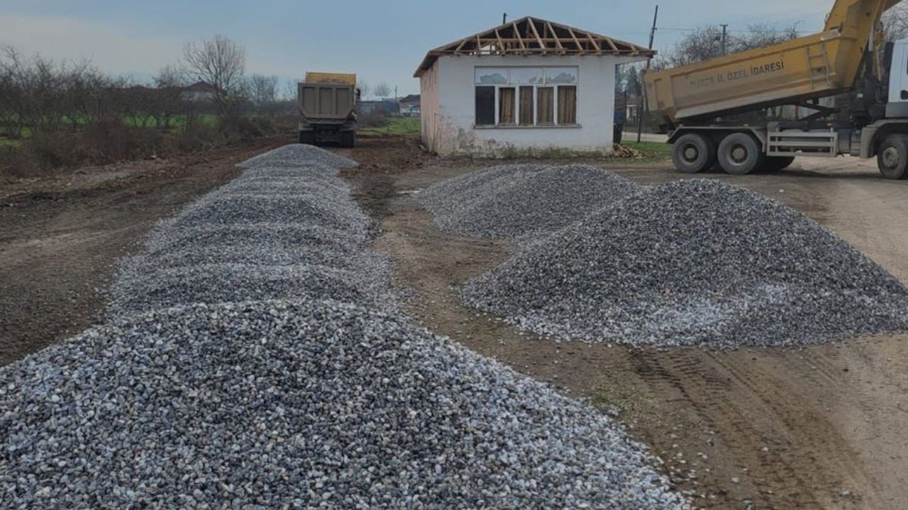 YAYAKBAŞI KÖYÜ'NDE DÜZENLEME ÇALIŞMALARI TAMAMLANDI