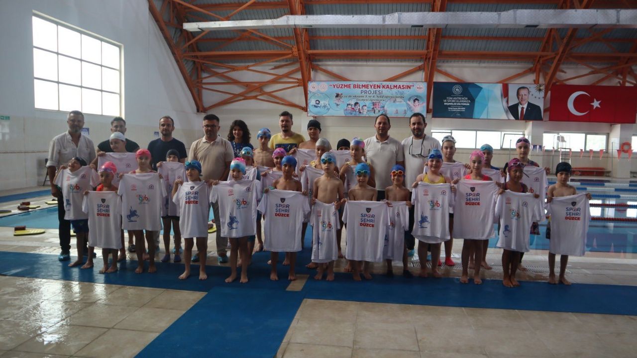 Yaz Spor Okulları'nda Minik Sporculara Forma Morali