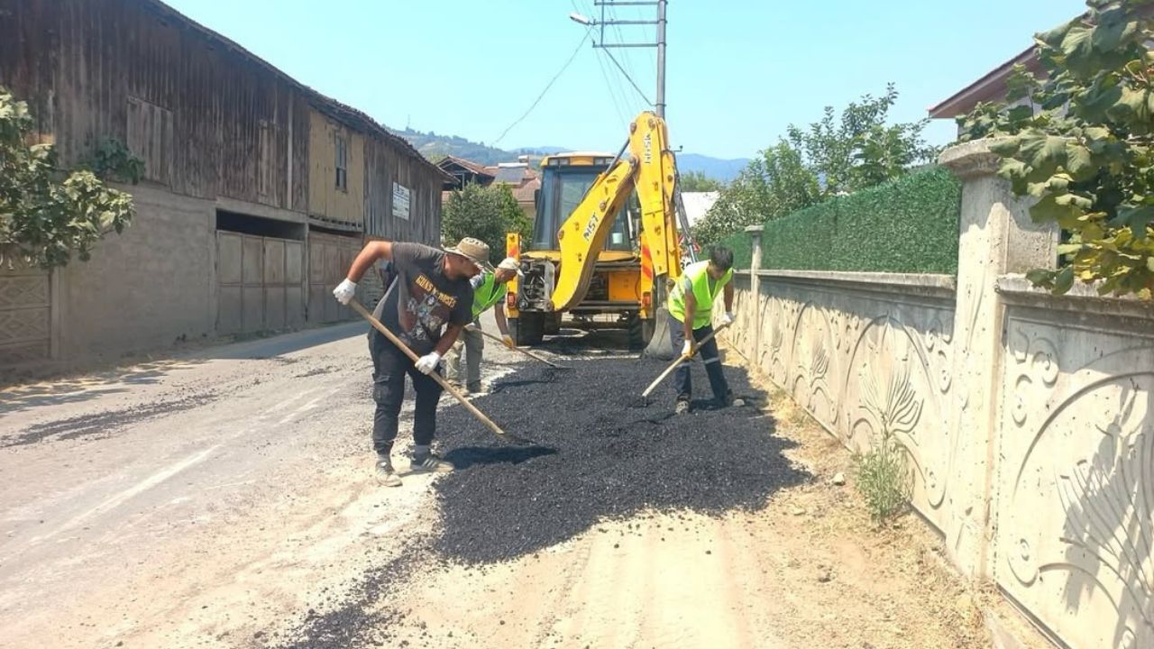 Yenivakıf Köyü Yollarında Asfalt Yama Çalışmaları Sürüyor