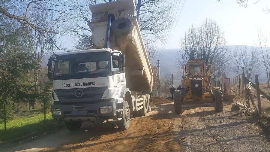 YEŞİLYAYLA KÖYÜ'NDE YOL BAKIM ÇALIŞMALARI TAMAMLANDI
