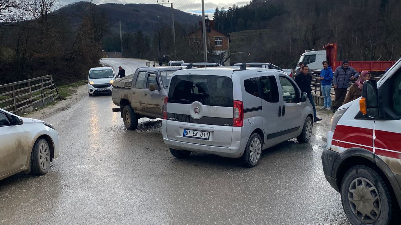 YIĞILCA'DA FECİ KAZA; 4 KİŞİ YARALANDI