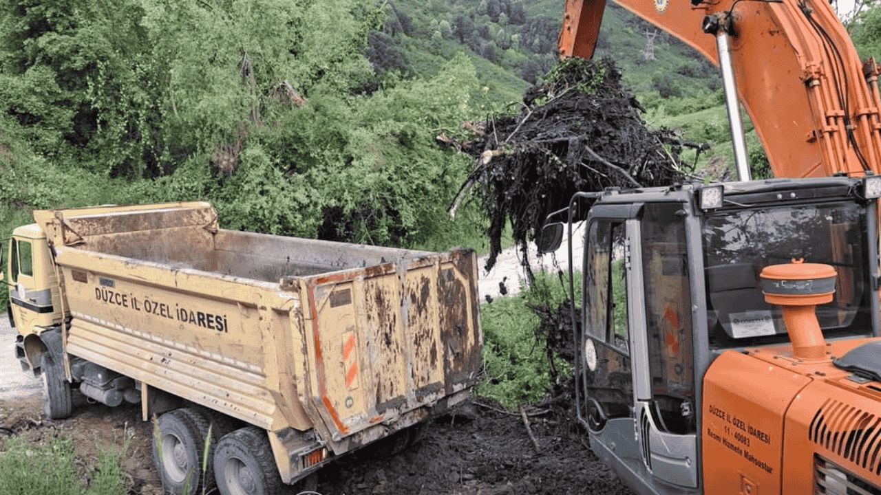 YIĞILCA'DA KÖYLERDE ULAŞIM VE ALTYAPI ÇALIŞMALARI HIZ KESMİYOR