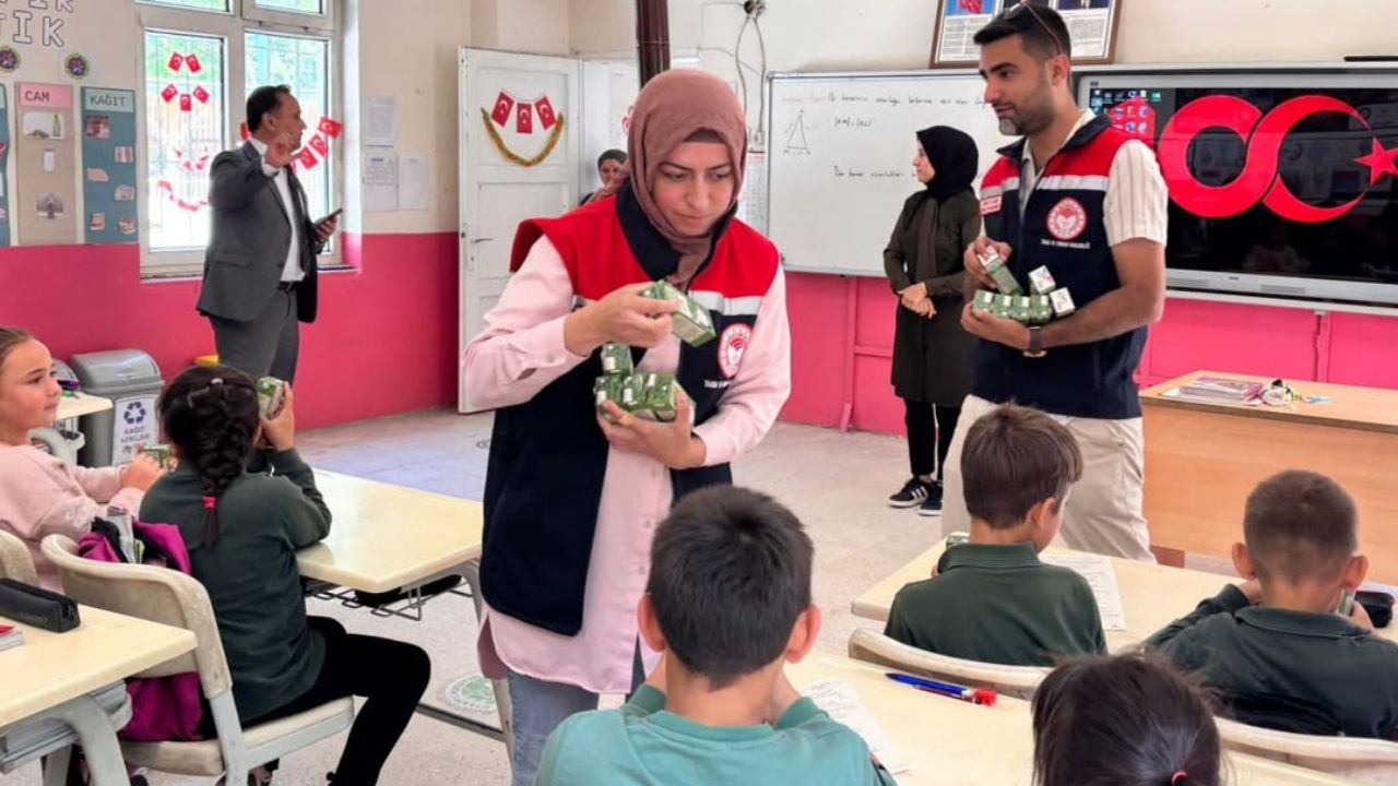 YIĞILCA'DA MİNİKLERE SÜT VE SAĞLIKLI BESLENME ANLATILDI