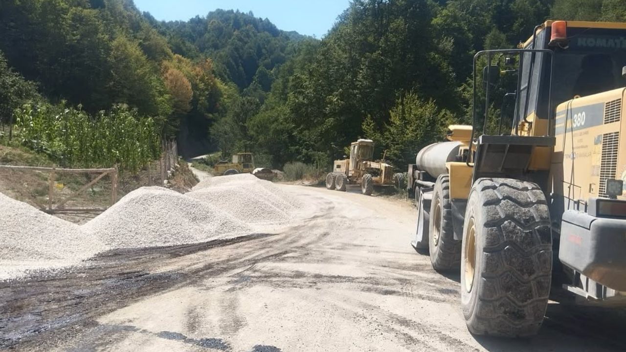 Yığılca Geriş Köyü'nde Sathi Kaplama Çalışmaları Tamamlandı