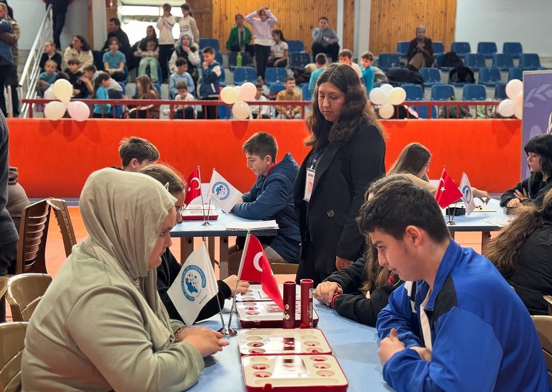 ZEKA ARENASINDA KIYASIYA MÜCADELE DÜZCE'NİN EN İYİLERİ KARS YOLUNDA